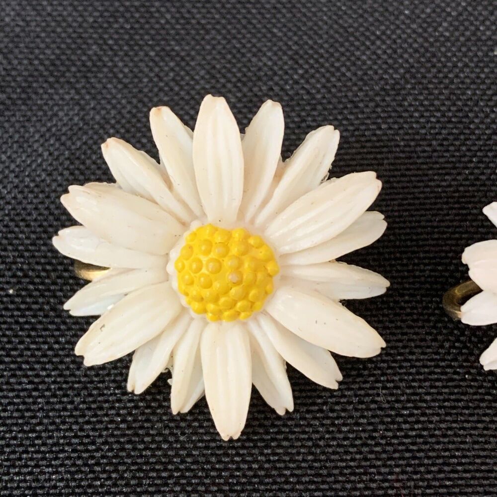 Vintage White/Yellow Celluloid Plastic Daisy Earrings Sarah Coventry - Picture 2 of 7